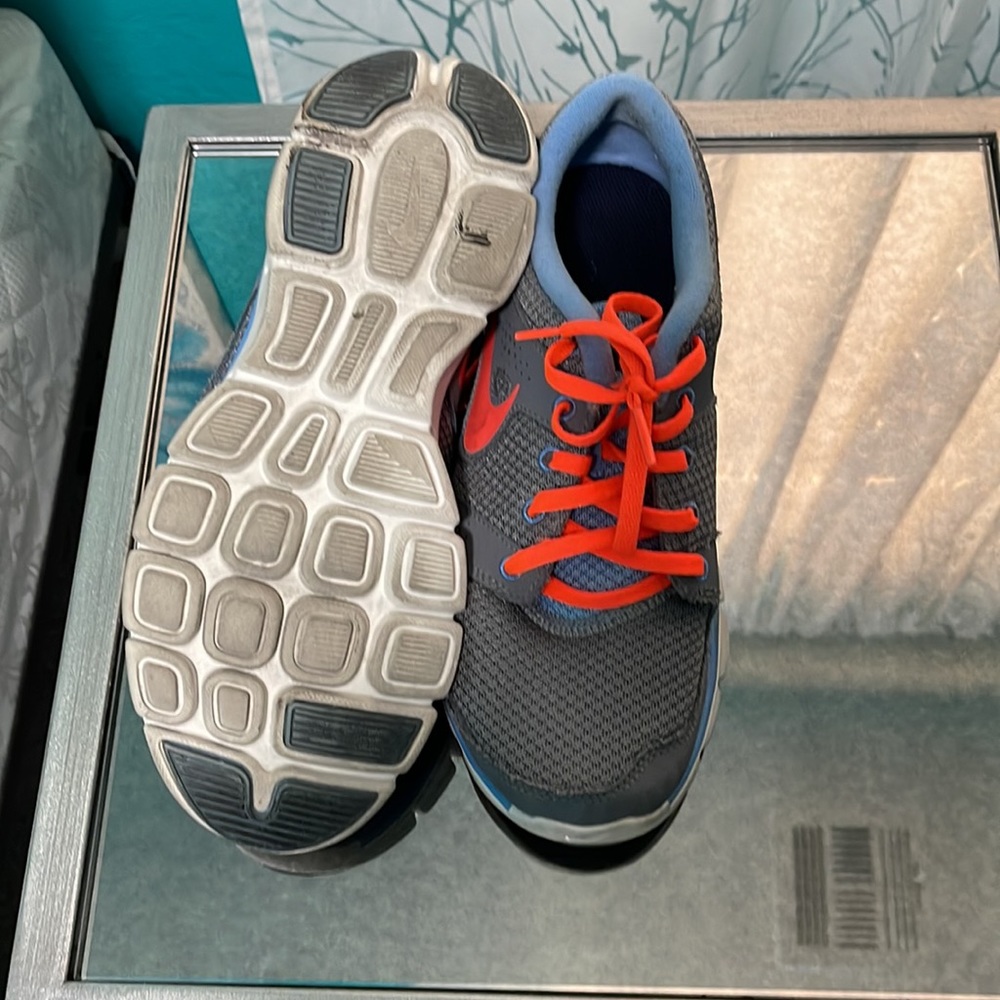 Nike sneakers. - Picture 4 of 5